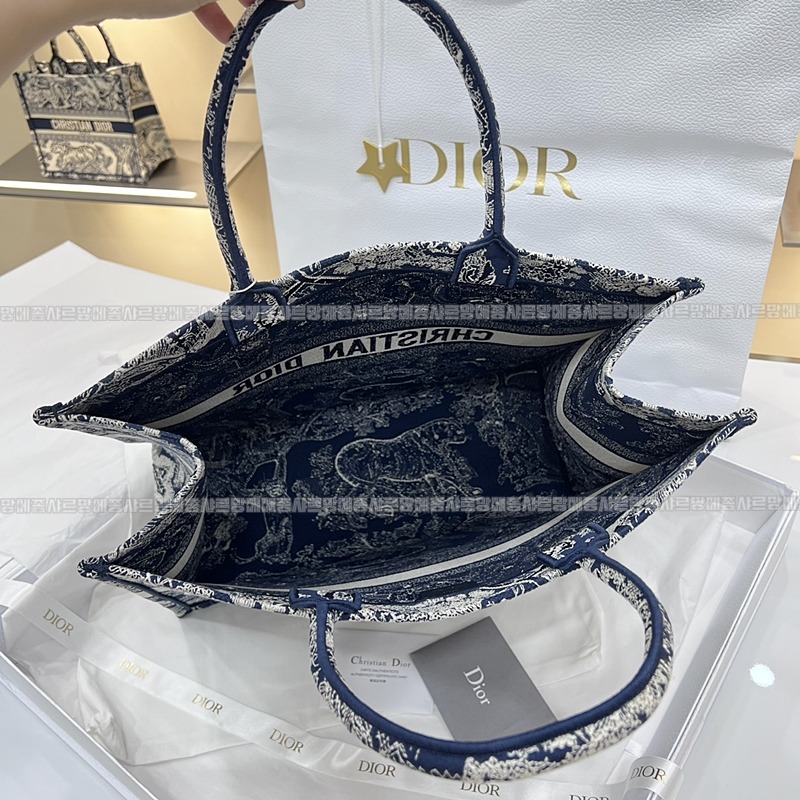디올북토트백   20260325-150324-006루.jpg