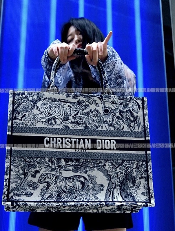 디올북토트백   20260325-151826-018루.jpg