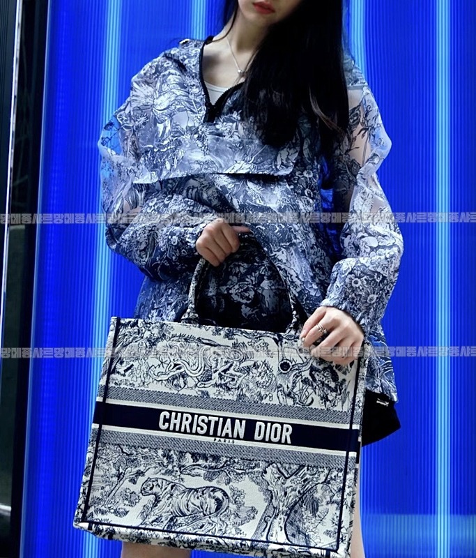 디올북토트백   20260325-151827-019루.jpg