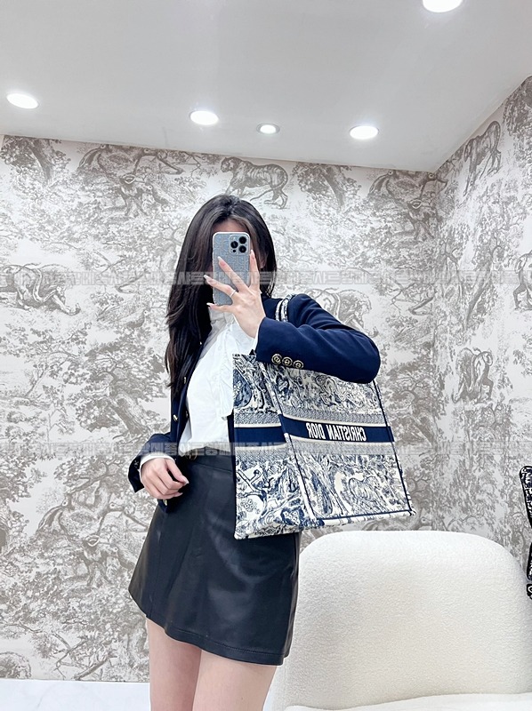 디올북토트백   20260325-151827-021루.jpg