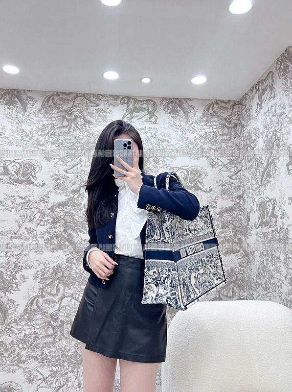 디올북토트백   20260325-151827-023루.jpg