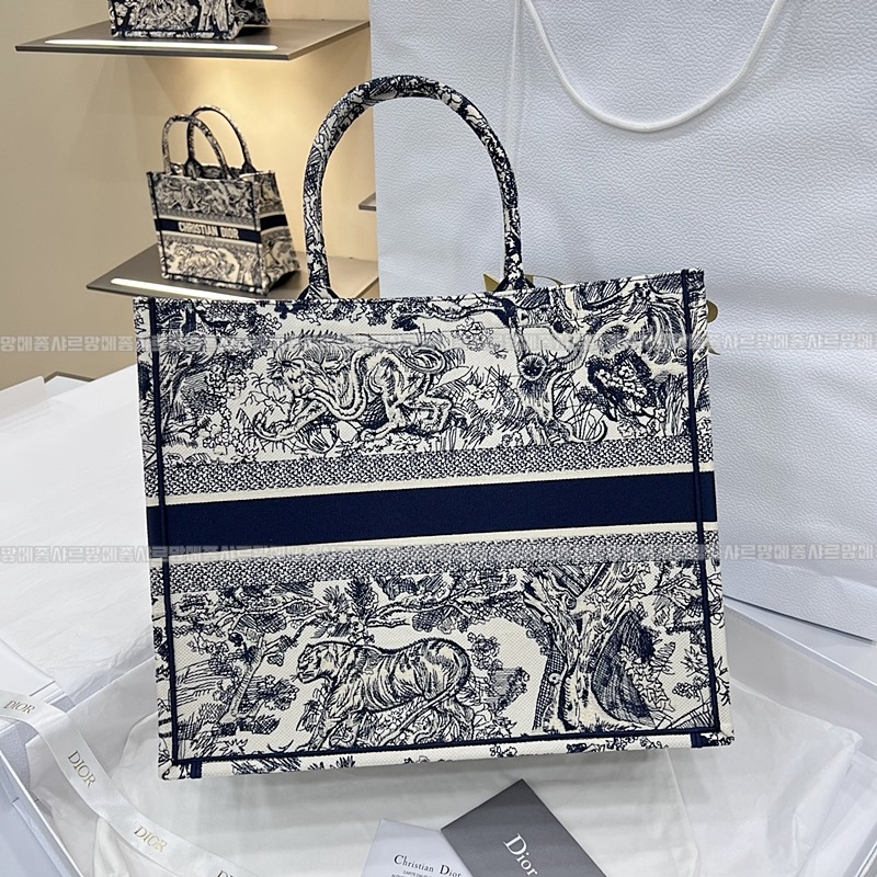디올북토트백   20260325-151824-002루.jpg