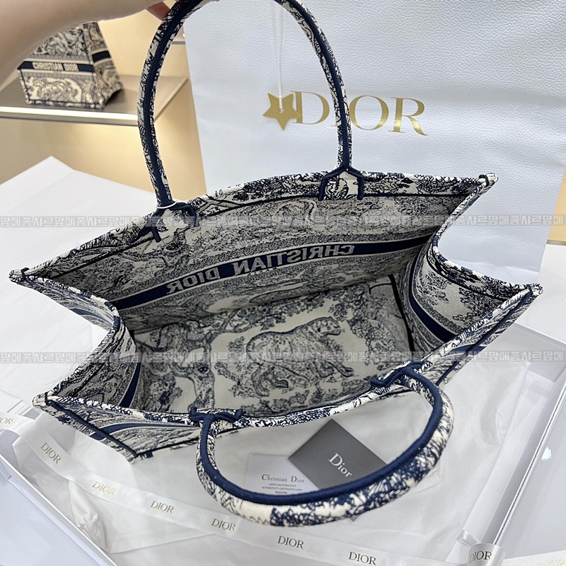 디올북토트백   20260325-151824-004루.jpg