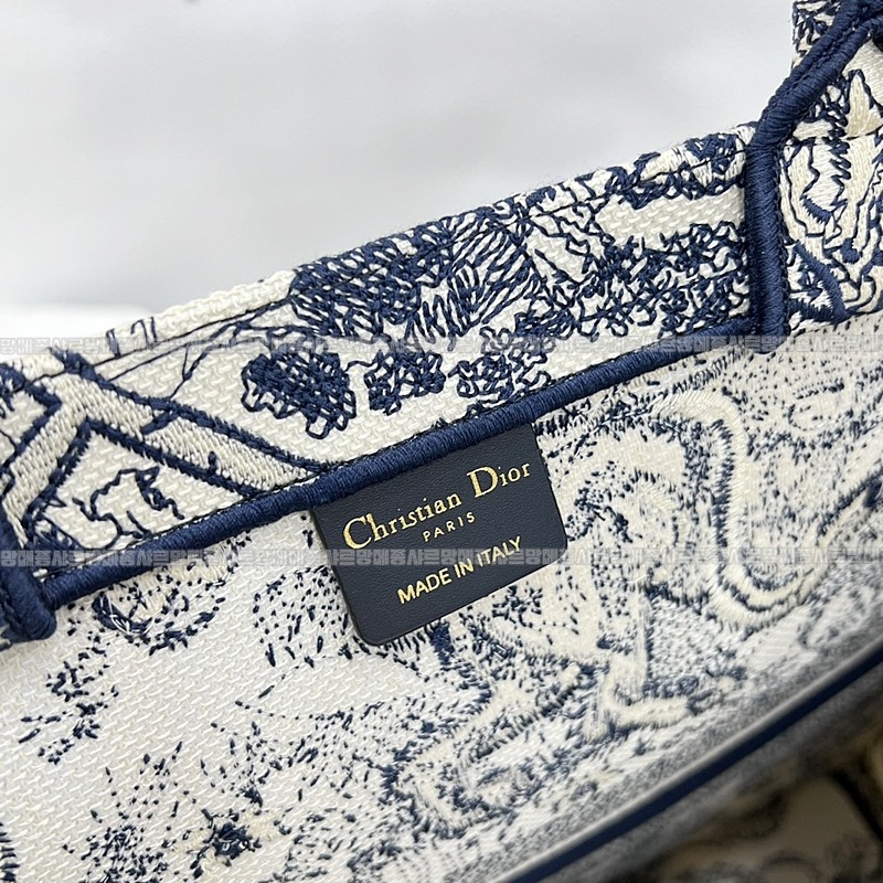 디올북토트백   20260325-151824-005루.jpg