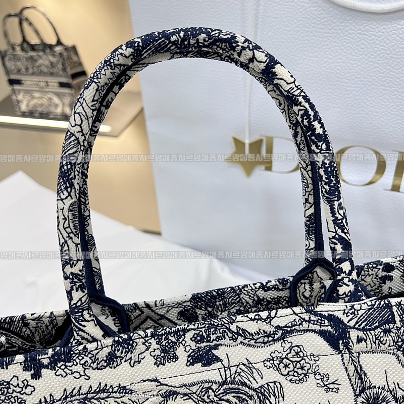 디올북토트백   20260325-151825-009루.jpg