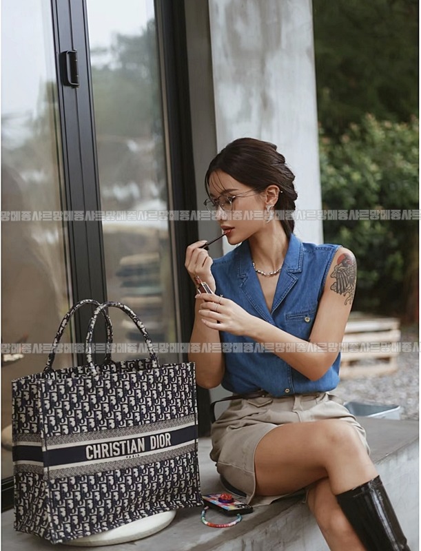 디올북토트백   20260325-154027-022루.jpg