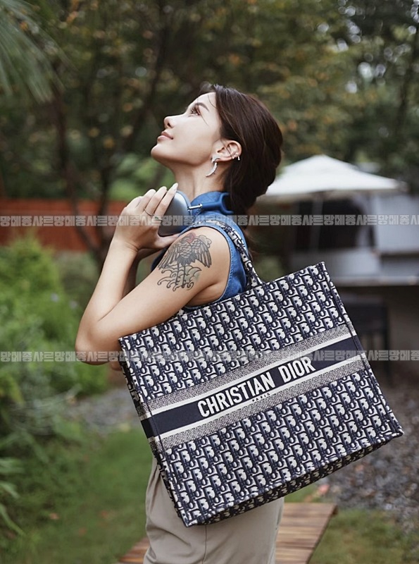 디올북토트백   20260325-154027-024루.jpg