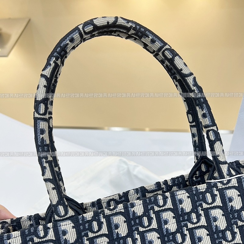 디올북토트백   20260325-154025-011루.jpg