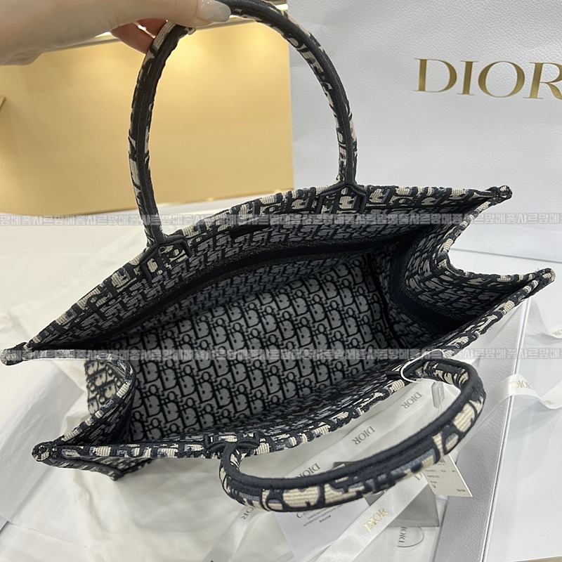 디올북토트백   20260325-154026-013루.jpg