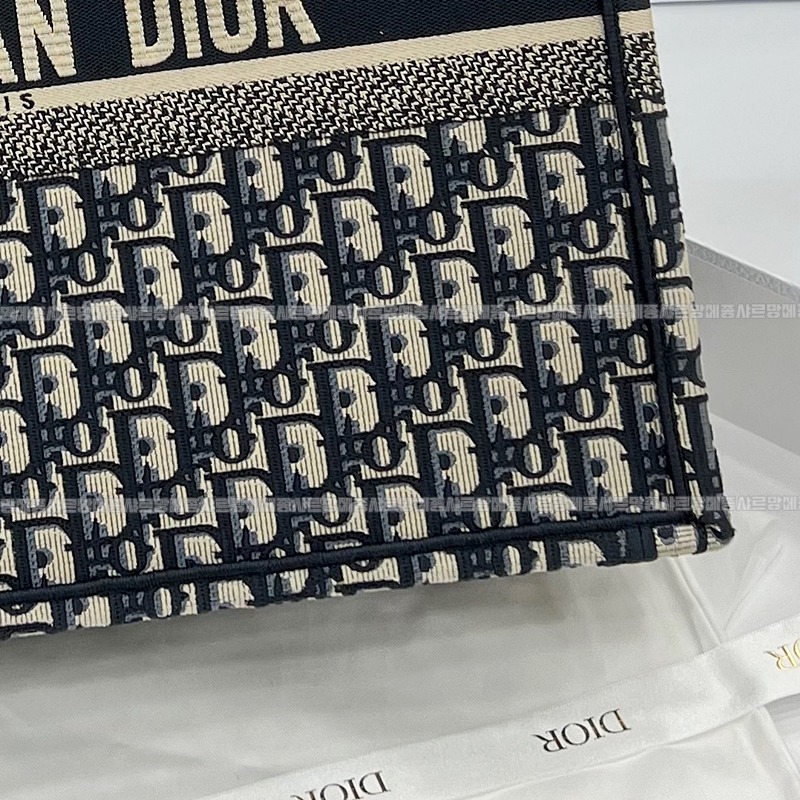 디올북토트백   20260325-154026-014루.jpg