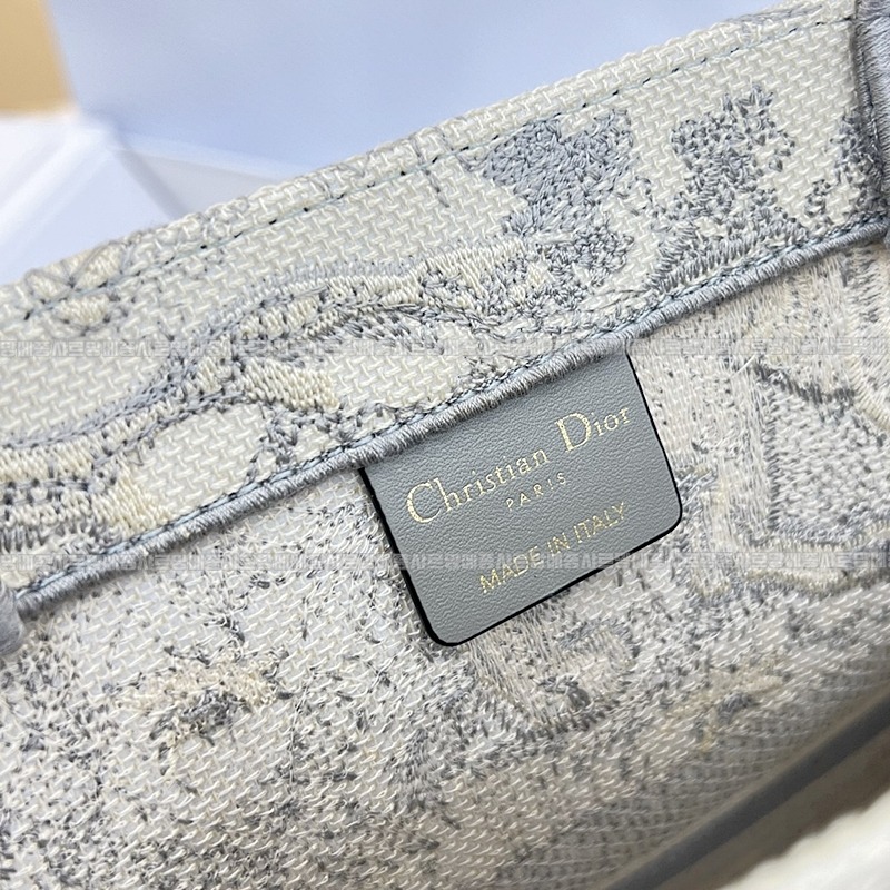 디올북토트백미디움  20260325-170443-006루.jpg