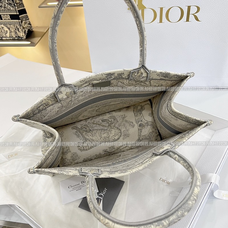 디올북토트백미디움  20260325-170443-007루.jpg