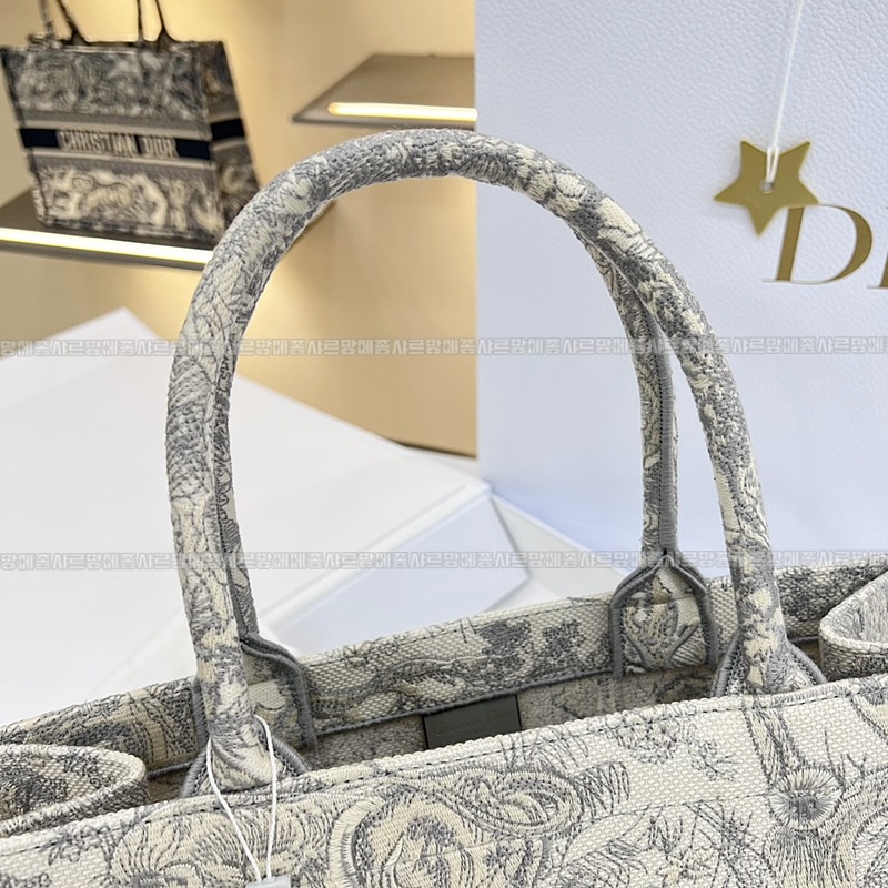 디올북토트백미디움  20260325-170444-009루.jpg