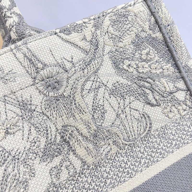 디올북토트백미디움  20260325-170444-010루.jpg