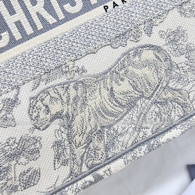 디올북토트백미디움  20260325-170444-011루.jpg