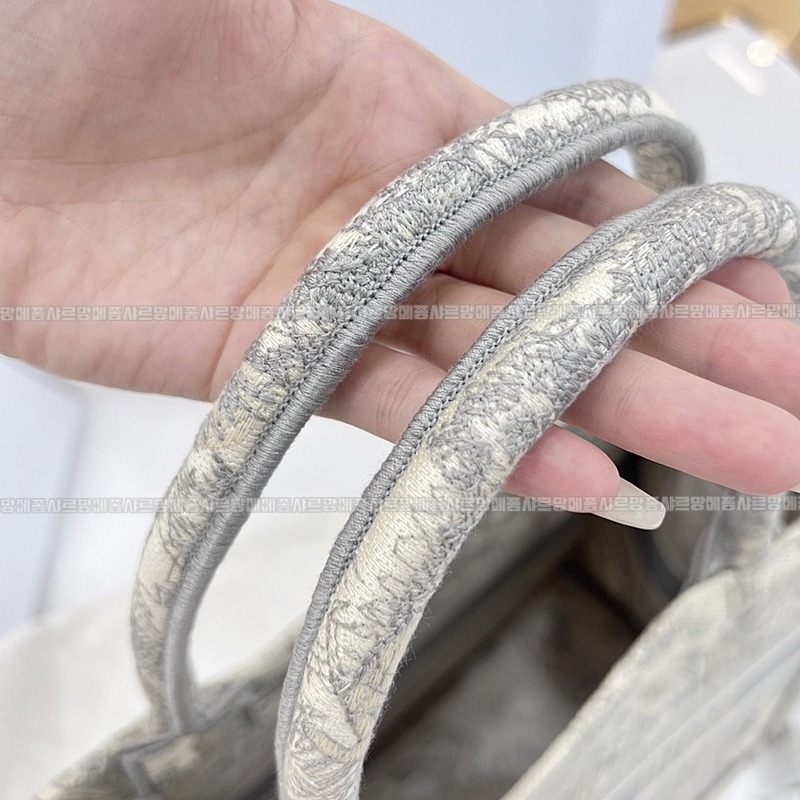 디올북토트백미디움  20260325-170444-015루.jpg