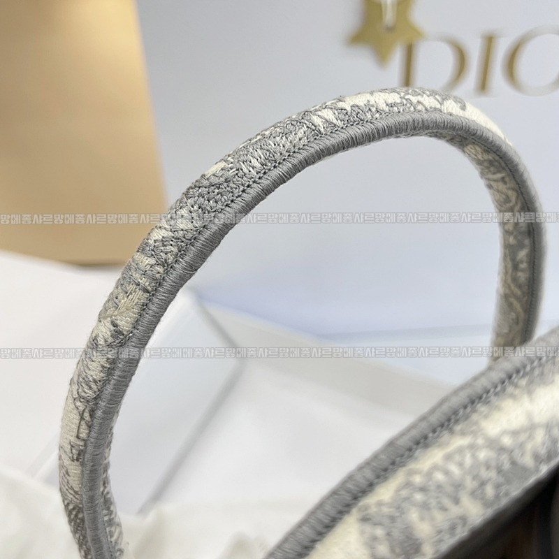 디올북토트백미디움  20260325-170445-017루.jpg