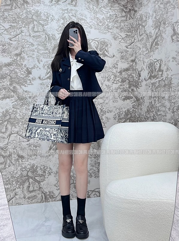 디올북토트백미디움  20260325-170801-022루.jpg