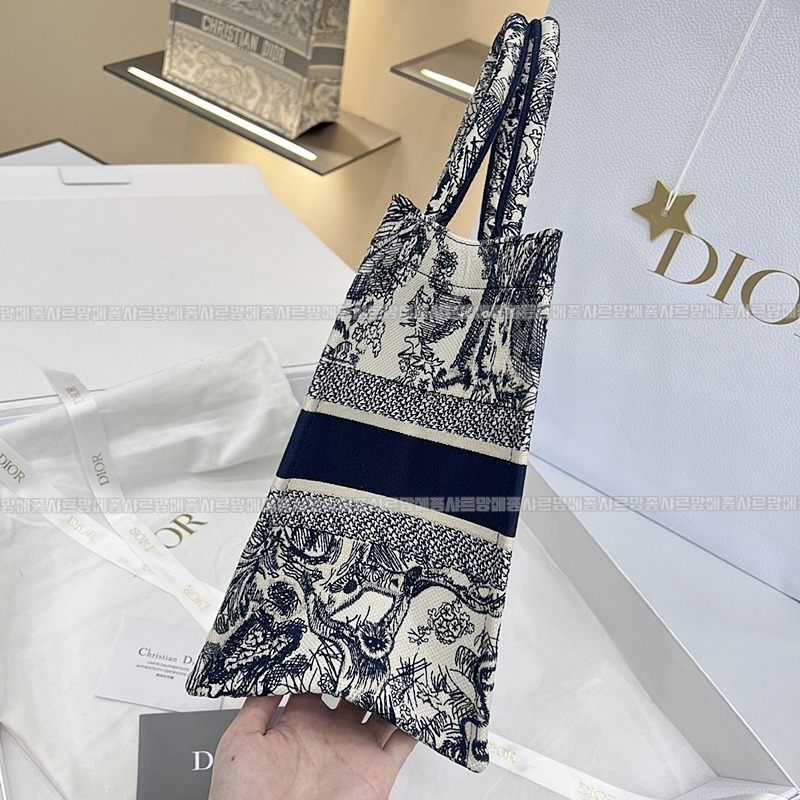 디올북토트백미디움  20260325-170758-003루.jpg