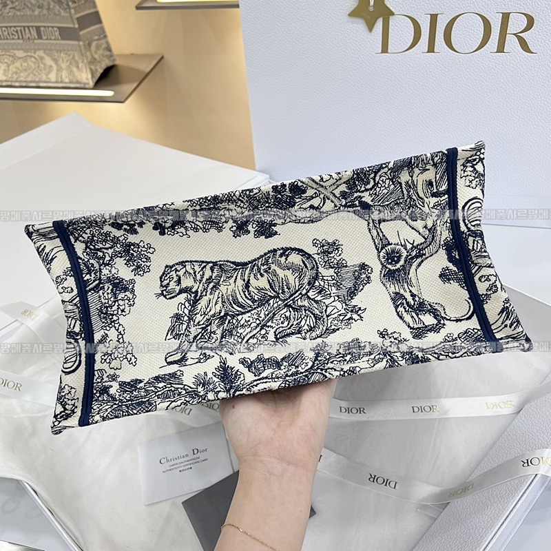 디올북토트백미디움  20260325-170758-004루.jpg