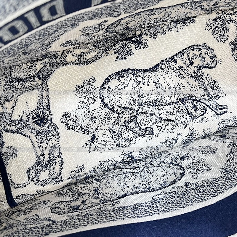 디올북토트백미디움  20260325-170800-013루.jpg