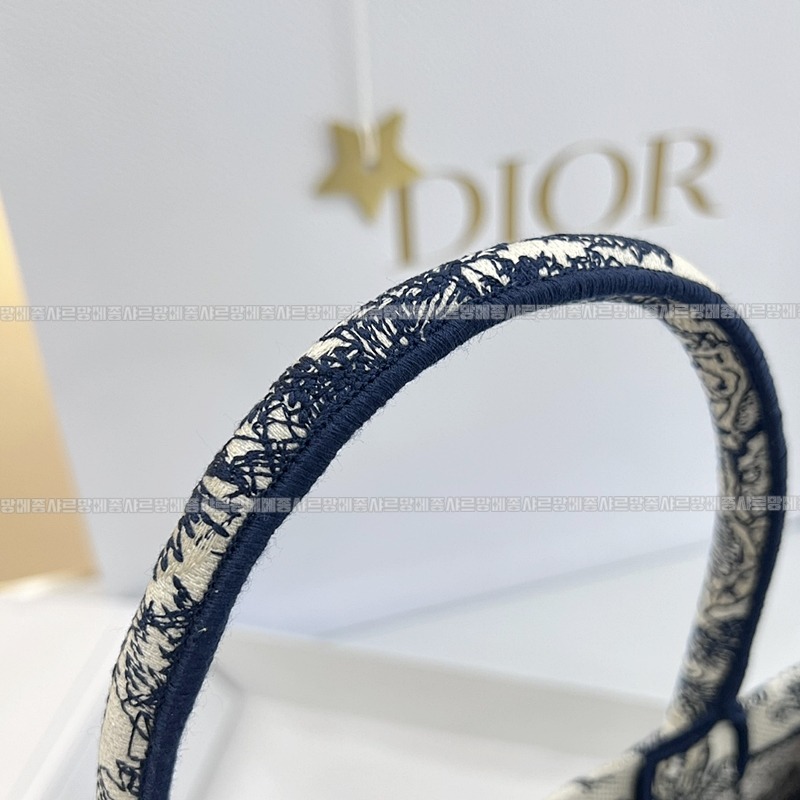 디올북토트백미디움  20260325-170801-017루.jpg