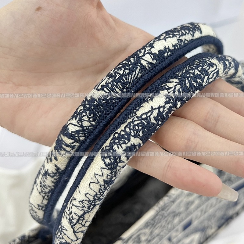 디올북토트백미디움  20260325-170800-016루.jpg