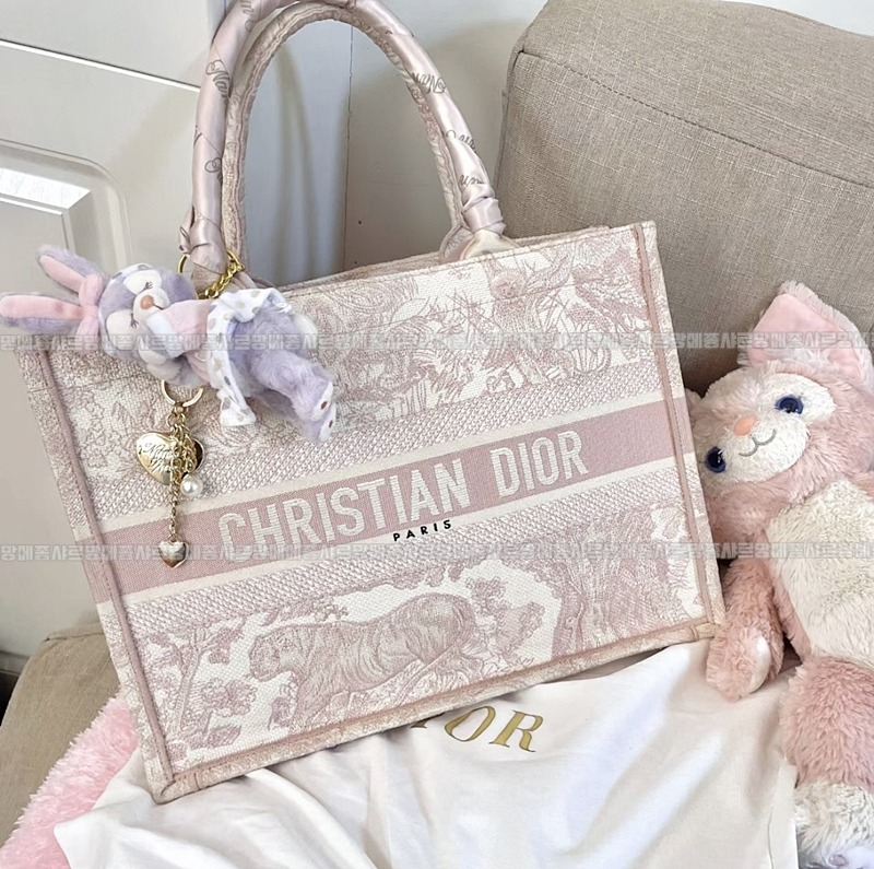 디올북토트백미디움  20260325-171014-023루.jpg