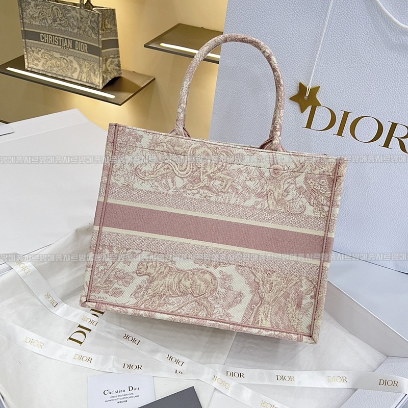 디올북토트백미디움  20260325-171011-002루.jpg