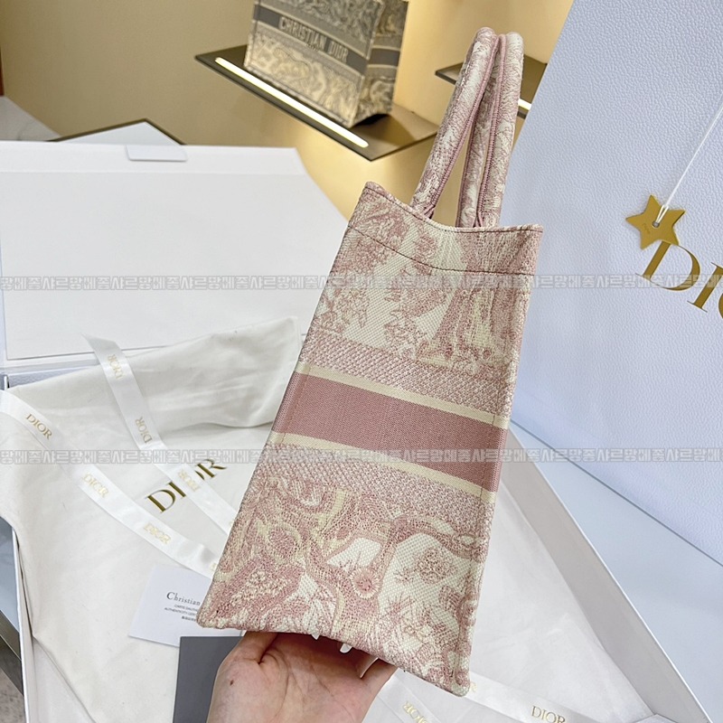 디올북토트백미디움  20260325-171011-003루.jpg