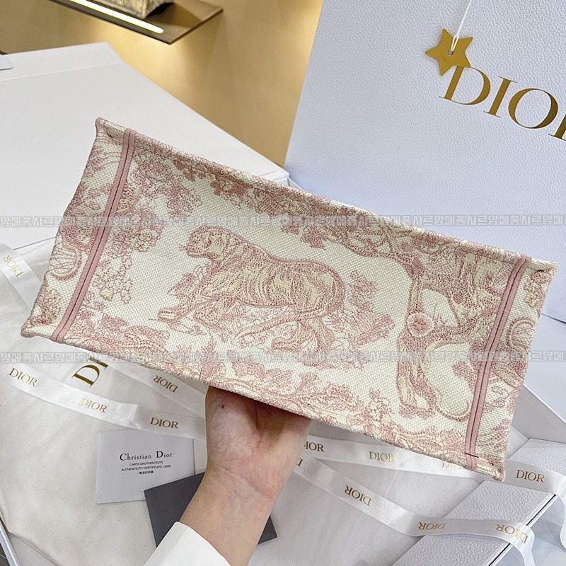 디올북토트백미디움  20260325-171011-004루.jpg