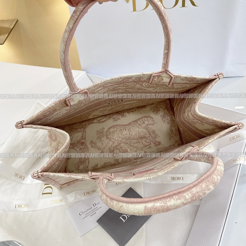 디올북토트백미디움  20260325-171011-005루.jpg