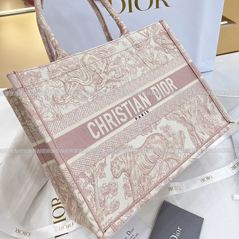 디올북토트백미디움  20260325-171011-009루.jpg