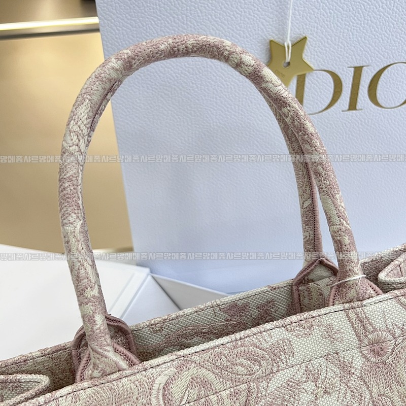 디올북토트백미디움  20260325-171012-014루.jpg