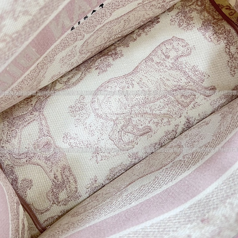 디올북토트백미디움  20260325-171012-013루.jpg