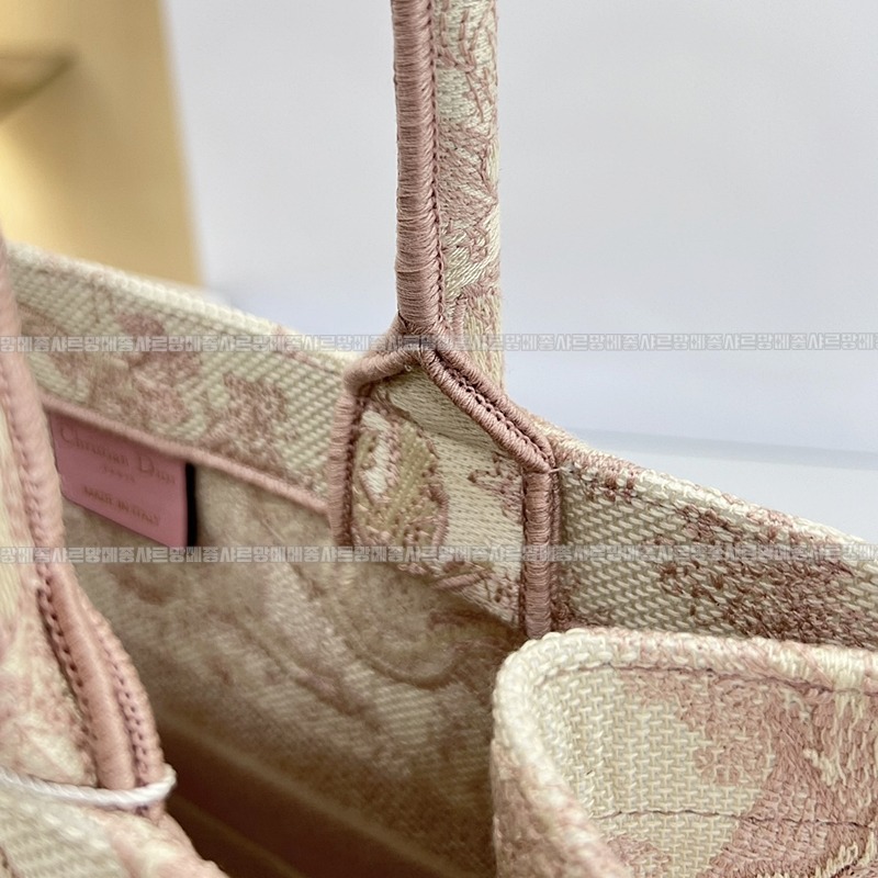 디올북토트백미디움  20260325-171013-017루.jpg