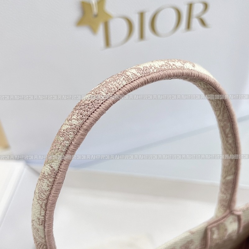 디올북토트백미디움  20260325-171013-016루.jpg