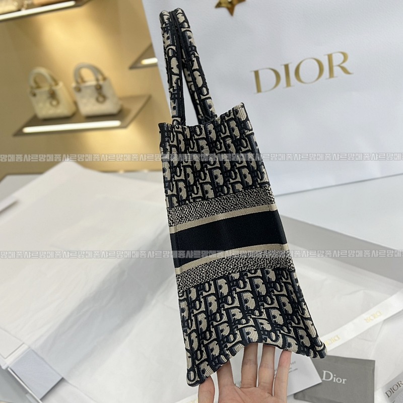 디올북토트백미디움  20260325-171256-003루.jpg