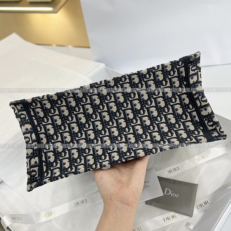 디올북토트백미디움  20260325-171256-004루.jpg