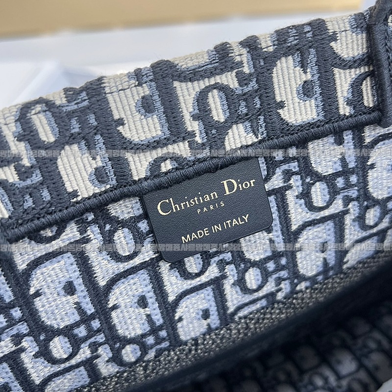 디올북토트백미디움  20260325-171256-006루.jpg