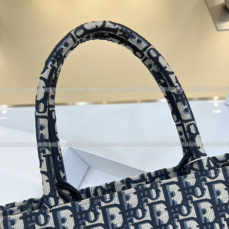 디올북토트백미디움  20260325-171256-007루.jpg