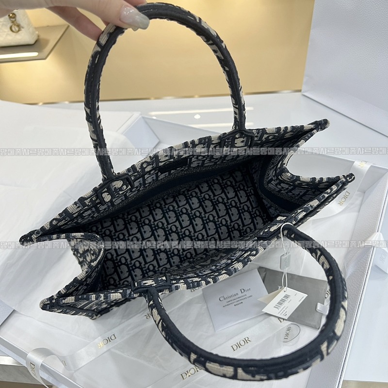 디올북토트백미디움  20260325-171257-008루.jpg