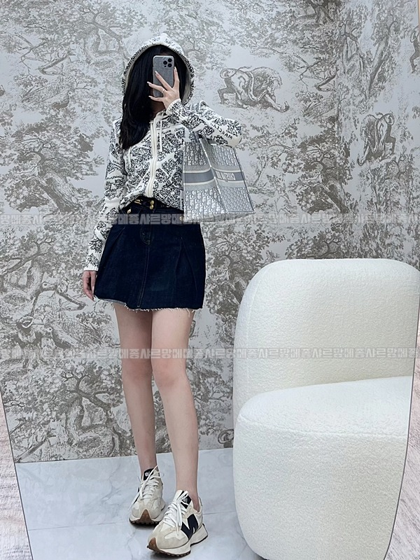 디올북토트백미디움  20260325-171520-019루.jpg