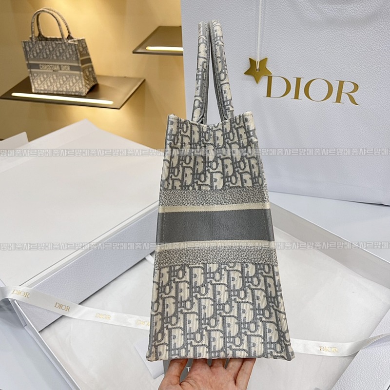 디올북토트백미디움  20260325-171518-003루.jpg