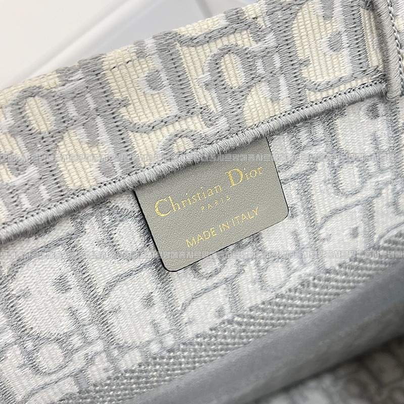 디올북토트백미디움  20260325-171518-006루.jpg