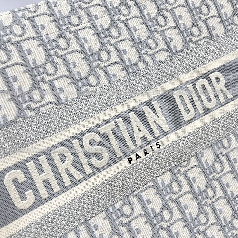 디올북토트백미디움  20260325-171518-007루.jpg