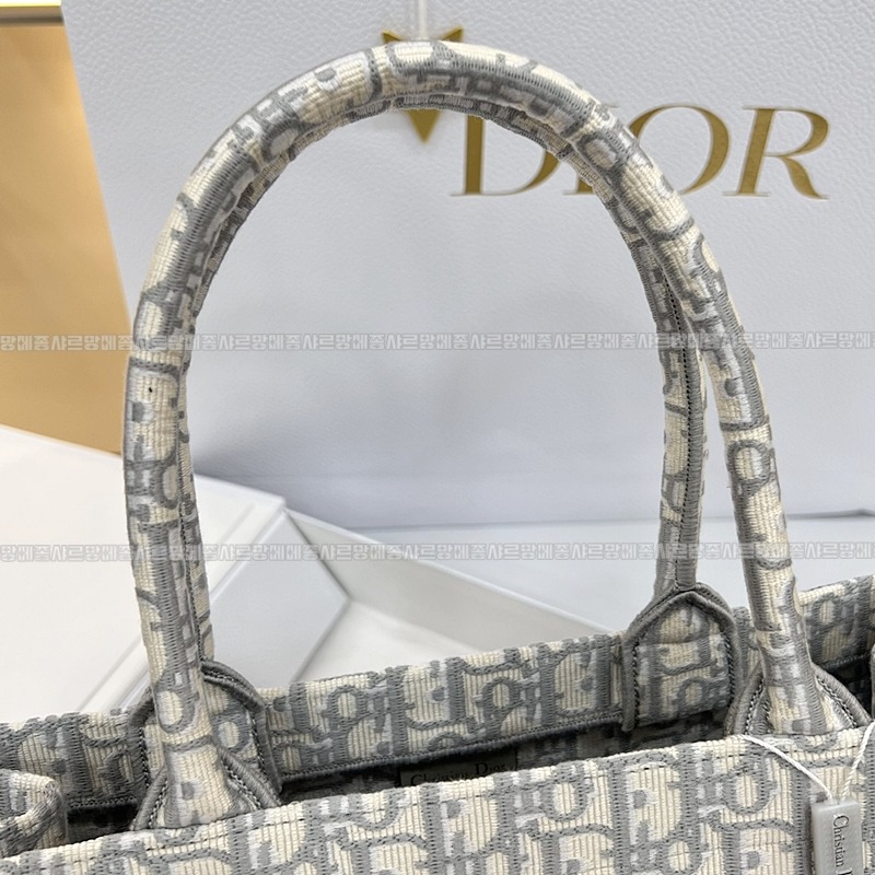 디올북토트백미디움  20260325-171518-008루.jpg