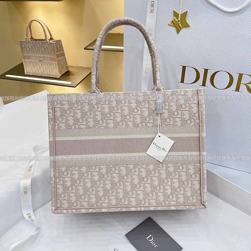 디올북토트백미디움  20260325-171802-002루.jpg