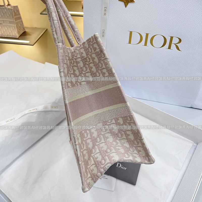 디올북토트백미디움  20260325-171802-003루.jpg