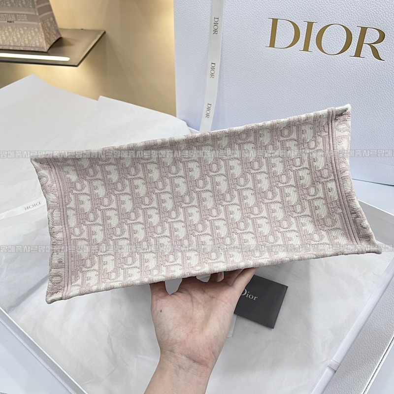 디올북토트백미디움  20260325-171802-004루.jpg